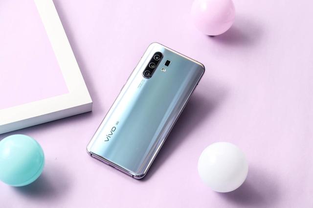 群山峻岭皆在眼前，帅哥美女尽收眼底，vivo X30 Pro带给你全新体验