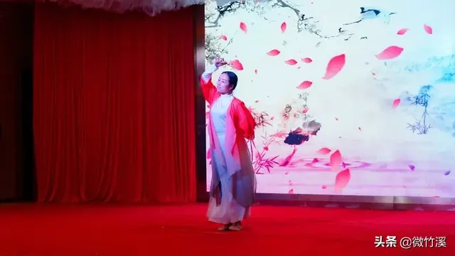 惊艳全场！竹溪县旗袍协会佳丽演绎华美旗袍盛宴