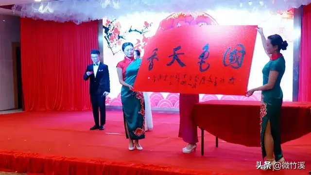 惊艳全场！竹溪县旗袍协会佳丽演绎华美旗袍盛宴