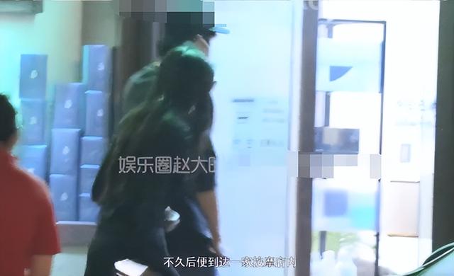 韩东君携美女出行被拍，两人吃饭按摩好惬意，女方身材火辣似嫩模