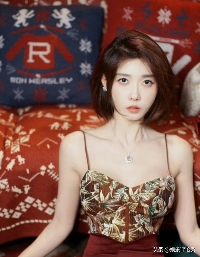 聂小雨 性感写真 熟女韵味 丰满翘臀 皮白貌美 性感迷人