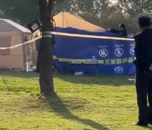 一女子露营时突发意外，被发现时已身亡！