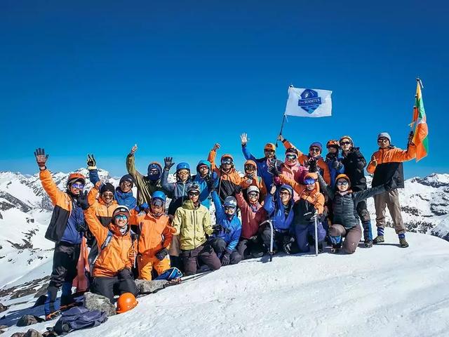 攀登缅北雪山不幸坠亡的美女，长达一个月，其遗体终于被寻获